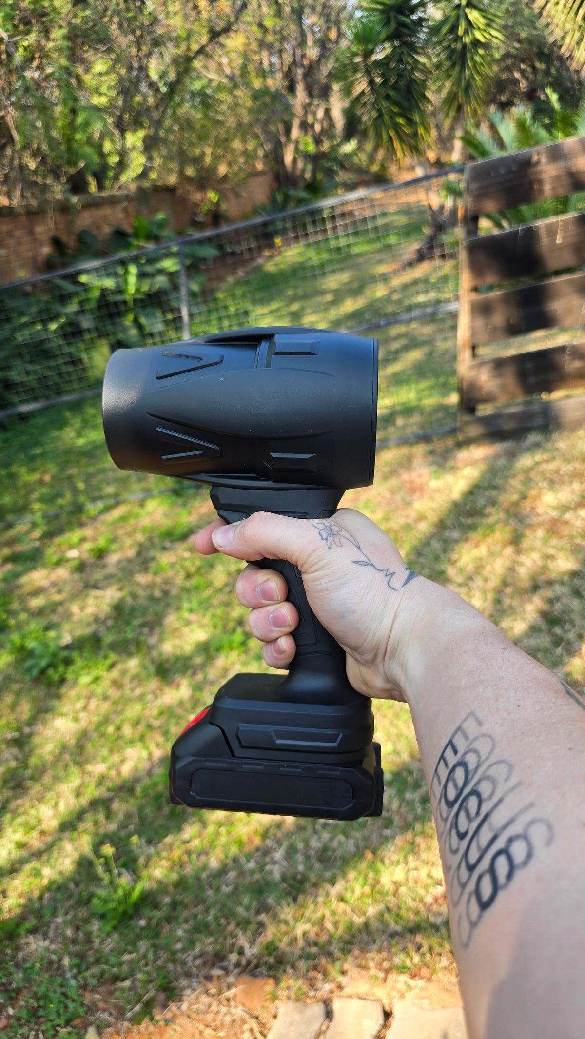 Elvior Windpomp™ – Includes 1 Battery & 1 Charger